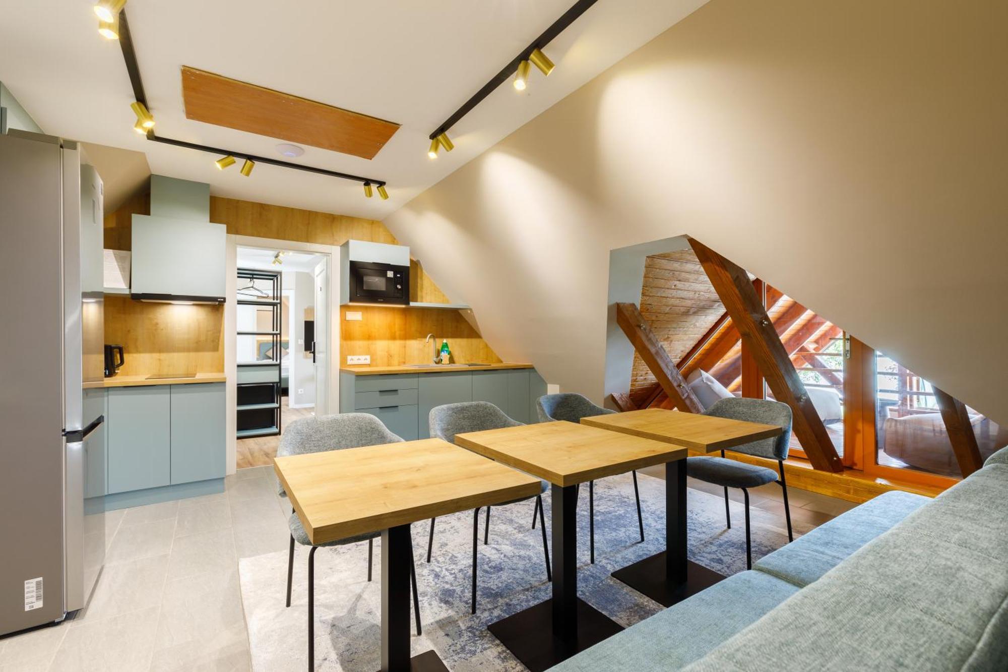 טיהאני Lepke Apartmanhaz Es Etterem מראה חיצוני תמונה